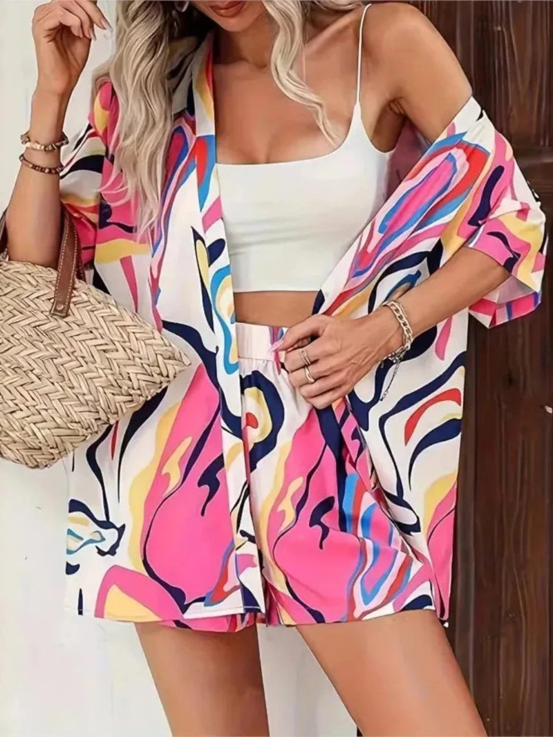 Conjunto Feminino Elegance Summer - Camisa de Manga Curta com Estampa e Shorts com Botões