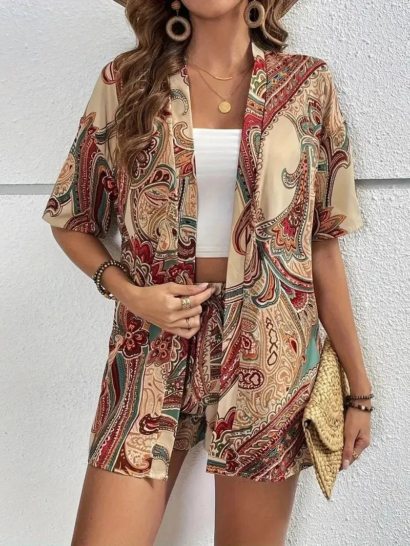 Conjunto Feminino Summer Escape - Camisa de Manga Curta com Cardigã e Shorts Estampado